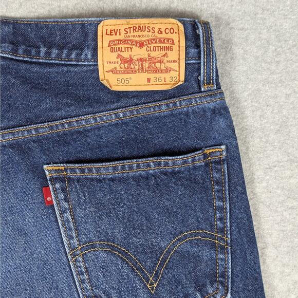 Levi’s 505 Jeans Mens 36 Regular Fit Dark Wash Distressed Utility Rigid Denim - Picture 6 of 12